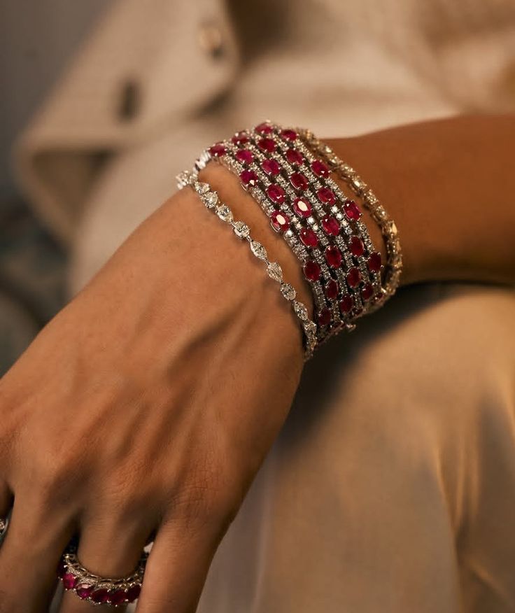 STONE SYMPHONY: The serve collection