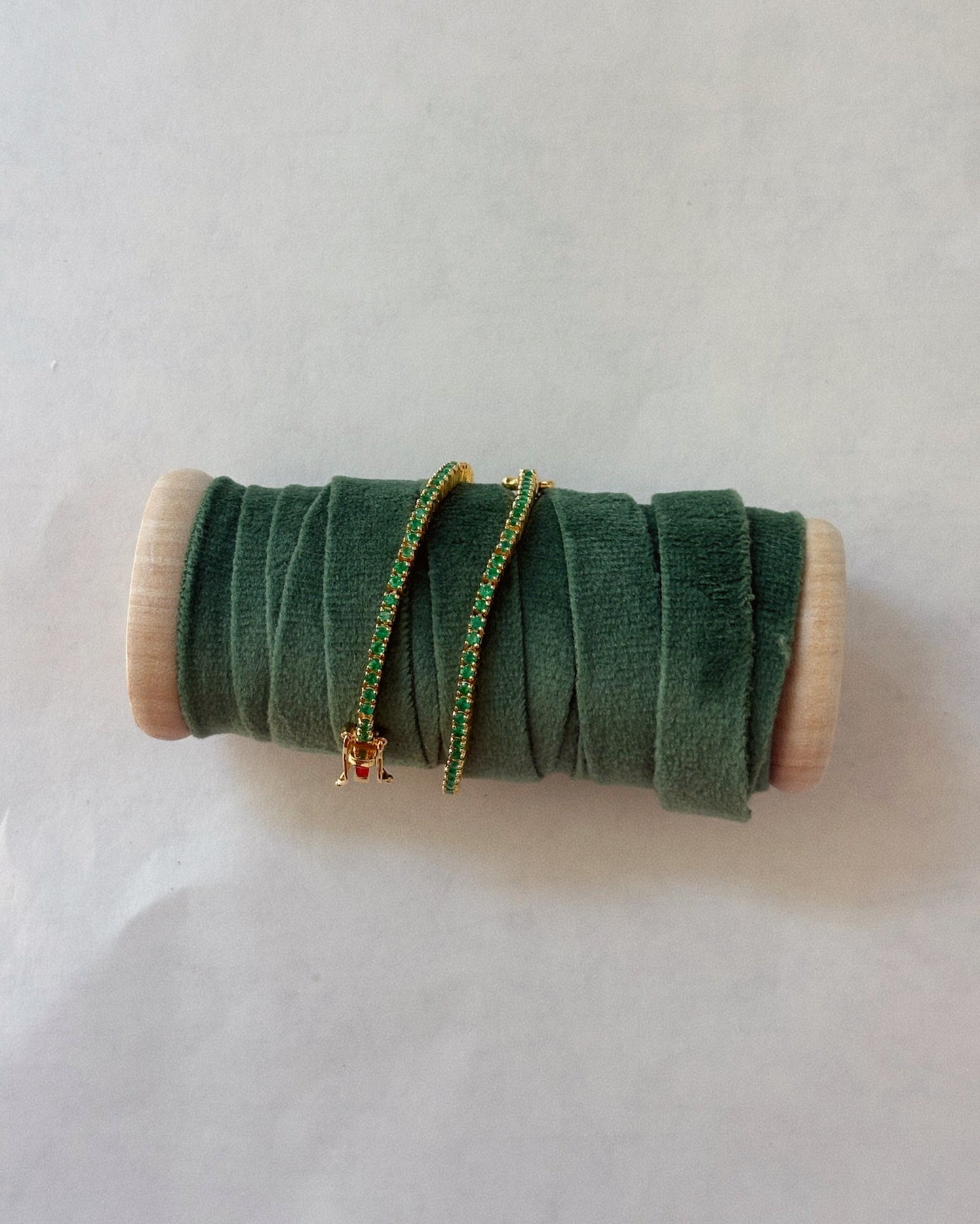 Grace Tennis Bracelet Emerald, Yellow Gold